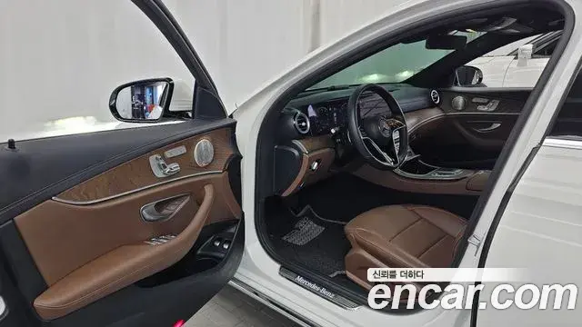 Mercedes-Benz E-Class 2021 — Фото 10/20