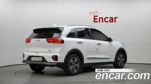 Kia Niro 2021 — Фото 2/20