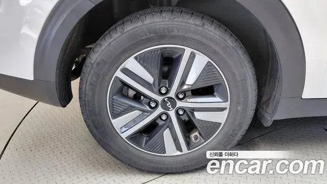 Kia Niro 2021 — Фото 5/20