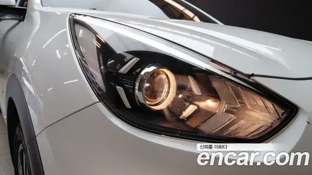 Kia Niro 2021 — ფოტო 23/30