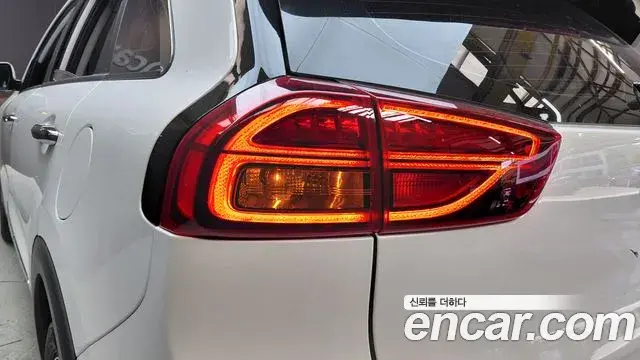 Kia Niro 2021 — ფოტო 5/30
