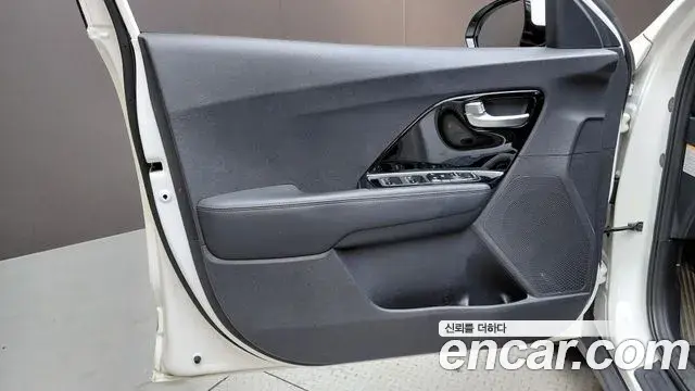 Kia Niro 2021 — ფოტო 2/30