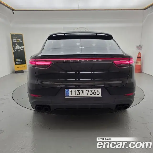 Porsche Cayenne 2020 — Фото 1/18
