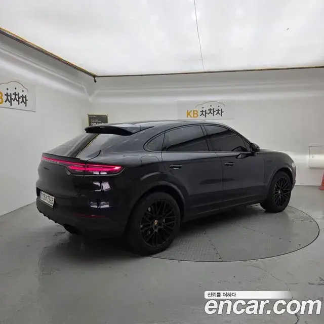 Porsche Cayenne 2020 — Фото 9/18