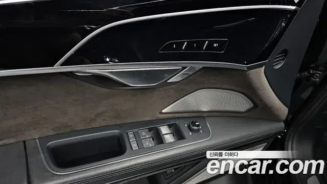 Audi A8 2020 — Фото 18/20
