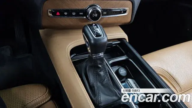 Volvo XC90 2018 — Фото 9/20