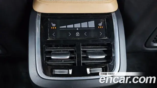 Volvo XC90 2018 — Фото 18/20
