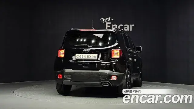 Jeep Renegade 2022 — Фото 4/20