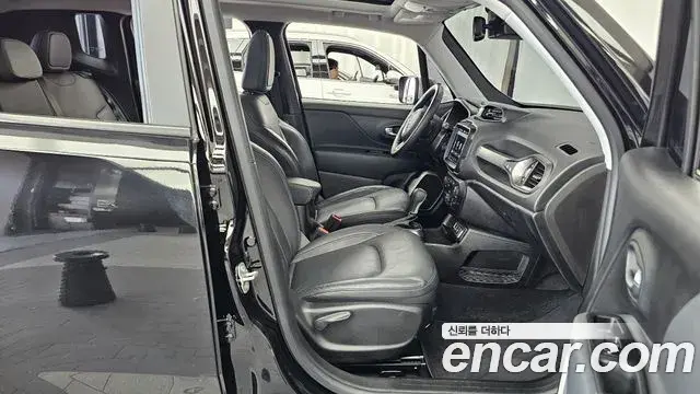 Jeep Renegade 2022 — Фото 11/20