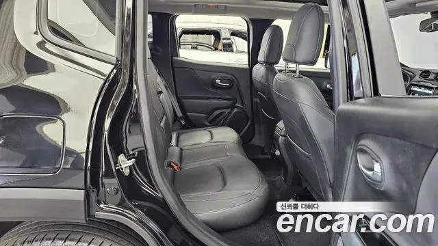 Jeep Renegade 2022 — Фото 12/20