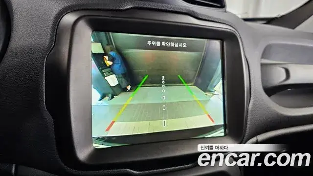 Jeep Renegade 2022 — Фото 15/20