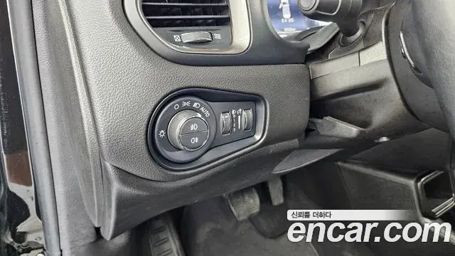 Jeep Renegade 2022 — Фото 16/20