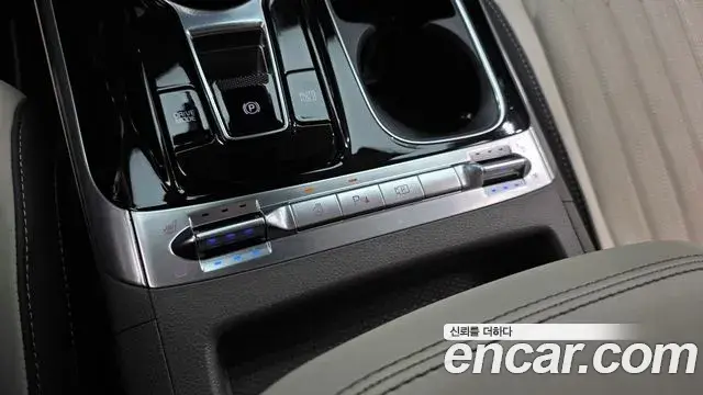 Kia Carnival 2023 — Фото 19/20