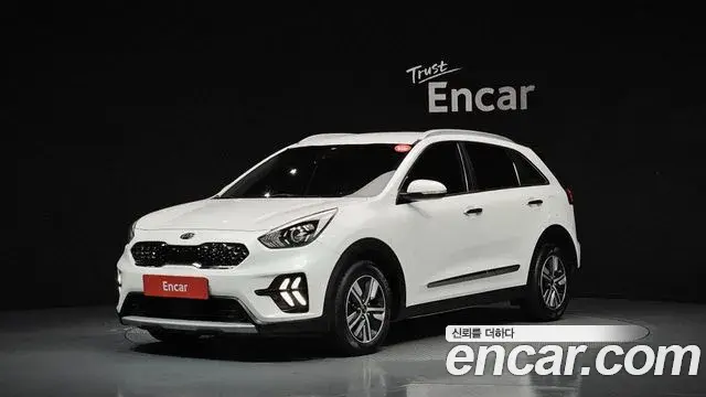 Kia Niro 2019 — Фото 1/20