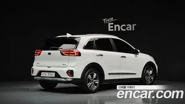 Kia Niro 2019 — Фото 2/20