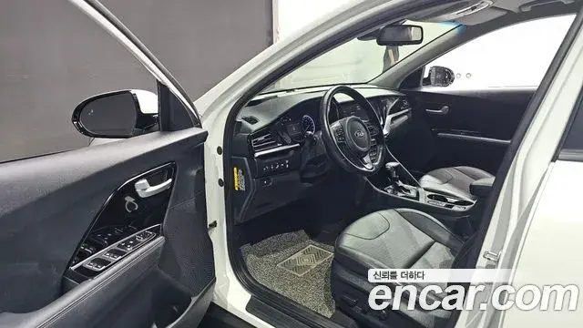 Kia Niro 2019 — Фото 10/20