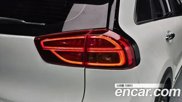 Kia Niro 2019 — Şəkil 7/30