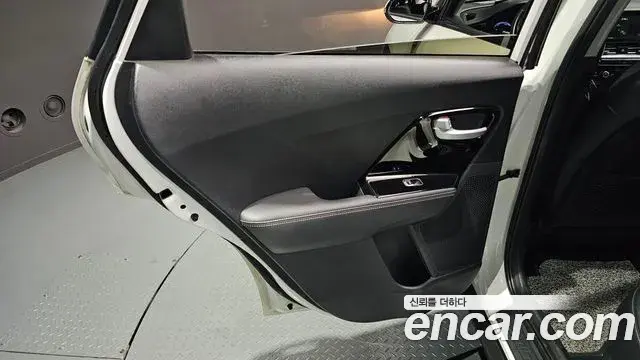 Kia Niro 2019 — Şəkil 29/30