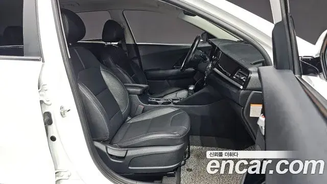 Kia Niro 2019 — Şəkil 13/30