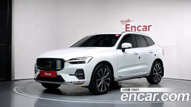 Volvo XC60 2023 — Фото 1/20