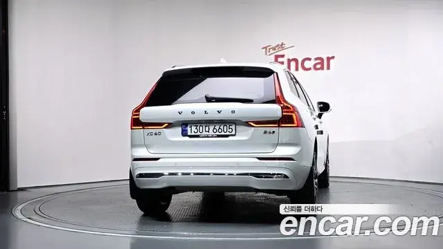 Volvo XC60 2023 — Фото 4/20
