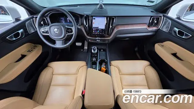 Volvo XC60 2023 — Фото 7/20