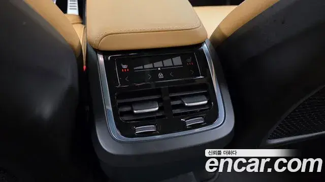 Volvo XC60 2023 — Фото 18/20