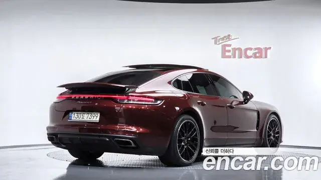 Porsche Panamera 2021 — Фото 2/20