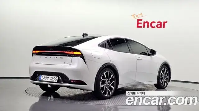 Toyota Prius 2024 — ფოტო 30/30