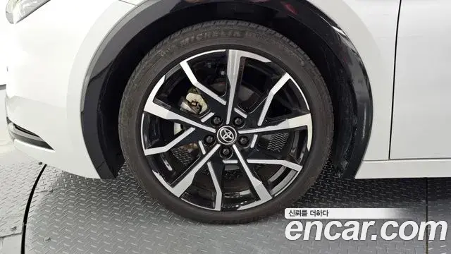Toyota Prius 2024 — ფოტო 17/30