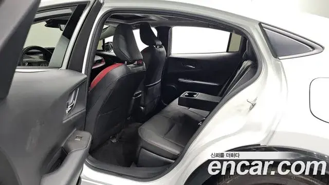 Toyota Prius 2024 — ფოტო 7/30