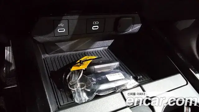 Toyota Prius 2024 — ფოტო 20/30
