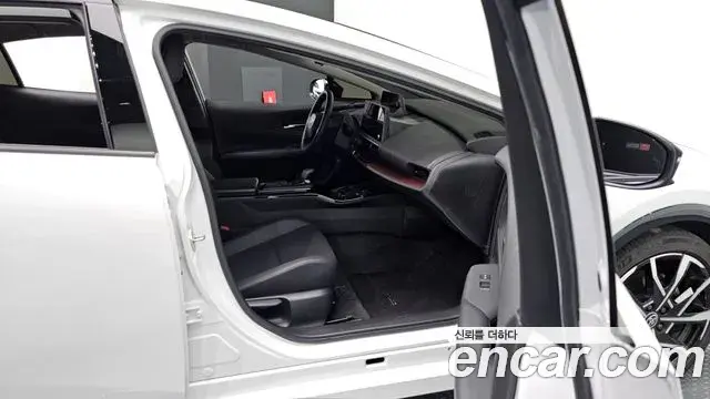 Toyota Prius 2024 — ფოტო 14/30