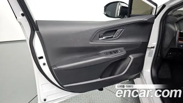 Toyota Prius 2024 — ფოტო 12/30