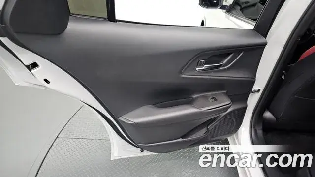 Toyota Prius 2024 — ფოტო 8/30