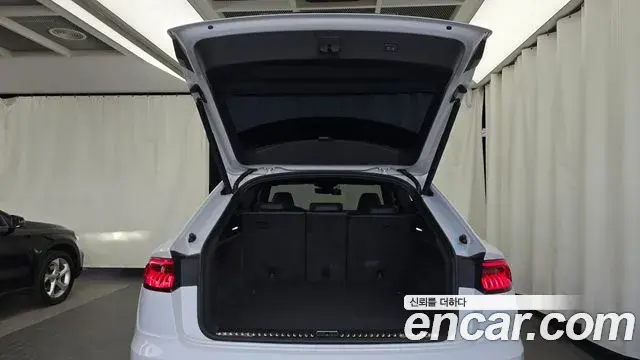 Audi Q7 2020 — Фото 19/20