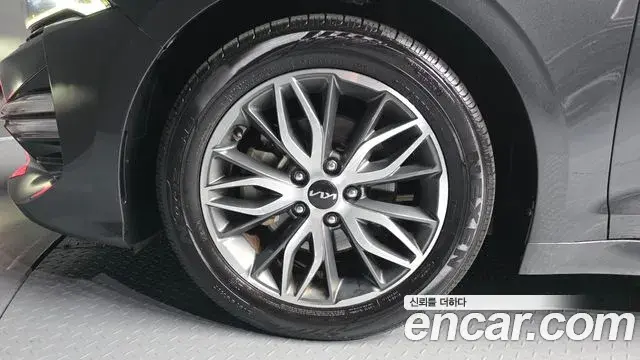 Kia K5 2021 — ფოტო 14/30