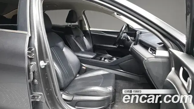 Kia K5 2021 — ფოტო 24/30