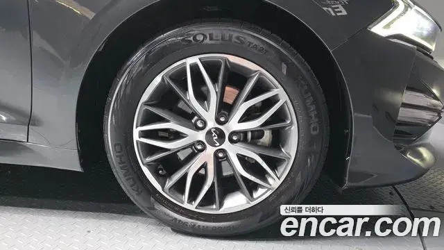 Kia K5 2021 — ფოტო 28/30