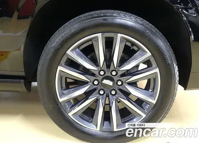 Cadillac Escalade 2023 — Фото 8/20