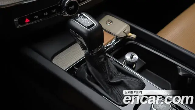 Volvo XC60 2018 — Фото 9/20