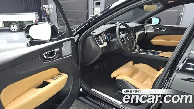Volvo XC60 2018 — Фото 10/20