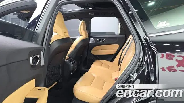 Volvo XC60 2018 — Фото 11/20
