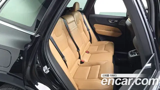 Volvo XC60 2018 — Фото 12/20