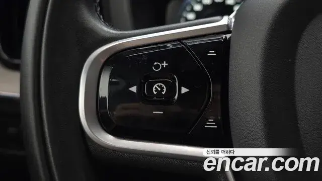 Volvo XC60 2018 — Фото 17/20