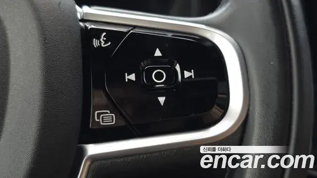 Volvo XC60 2018 — Фото 18/20
