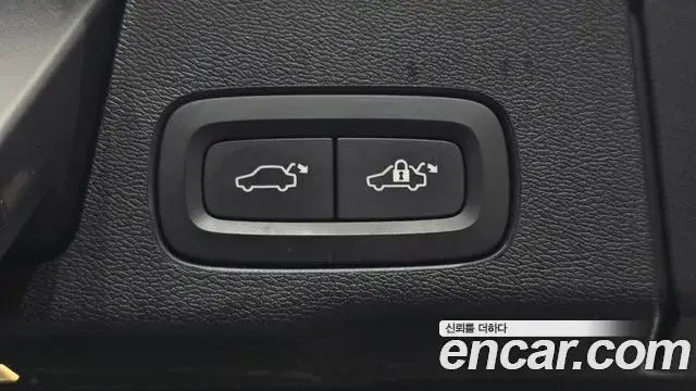 Volvo XC60 2018 — Фото 19/20