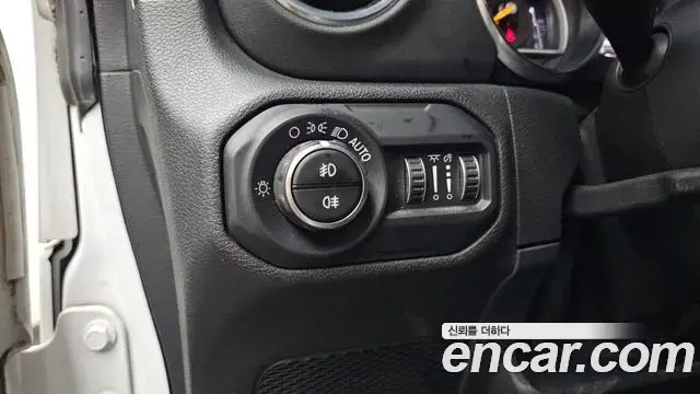 Jeep Wrangler 2019 — Фото 14/20