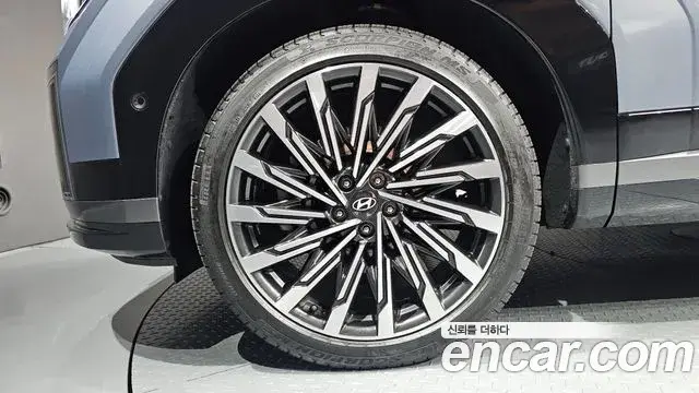 Hyundai Santa Fe 2025 — Фото 4/20