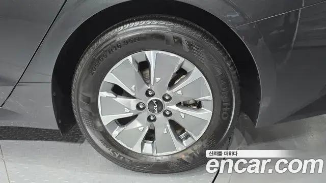 Kia K5 2023 — Photo 4/31